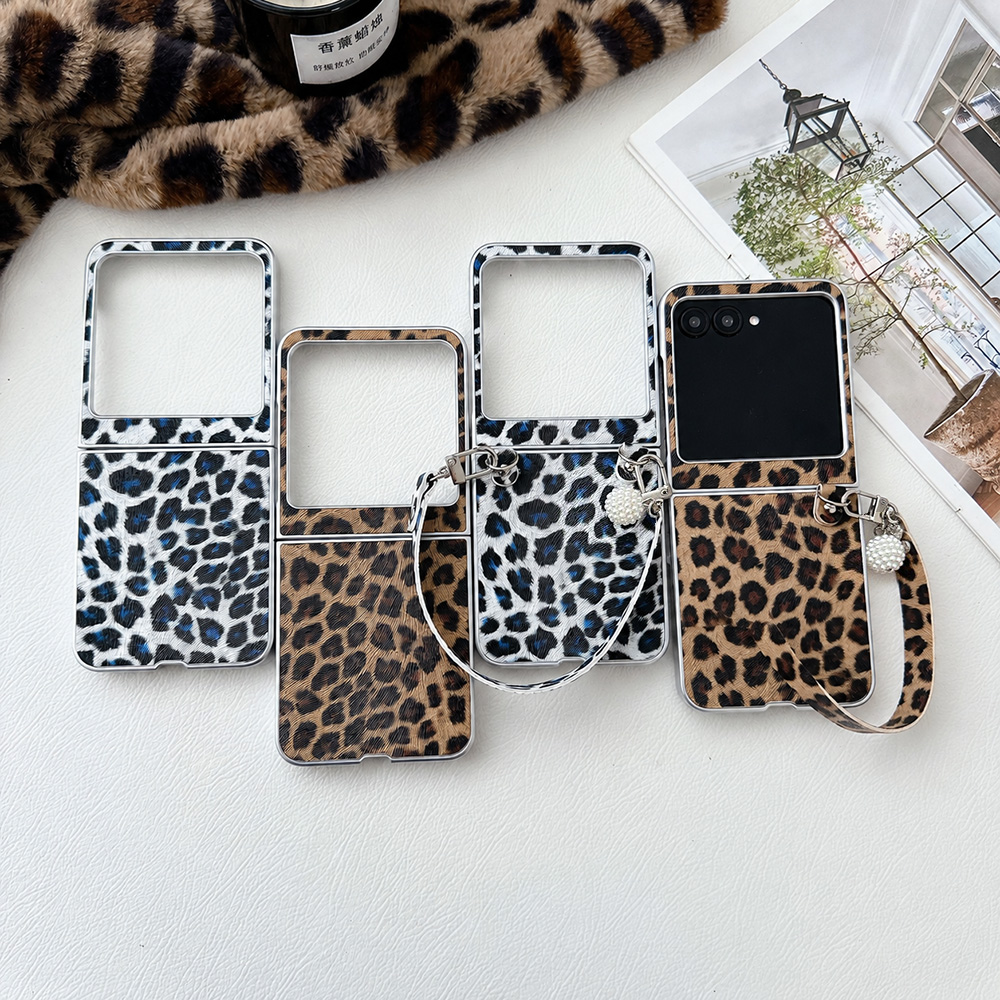 Women Accessories Photos - Leopard Print Folding Flip Phone Case