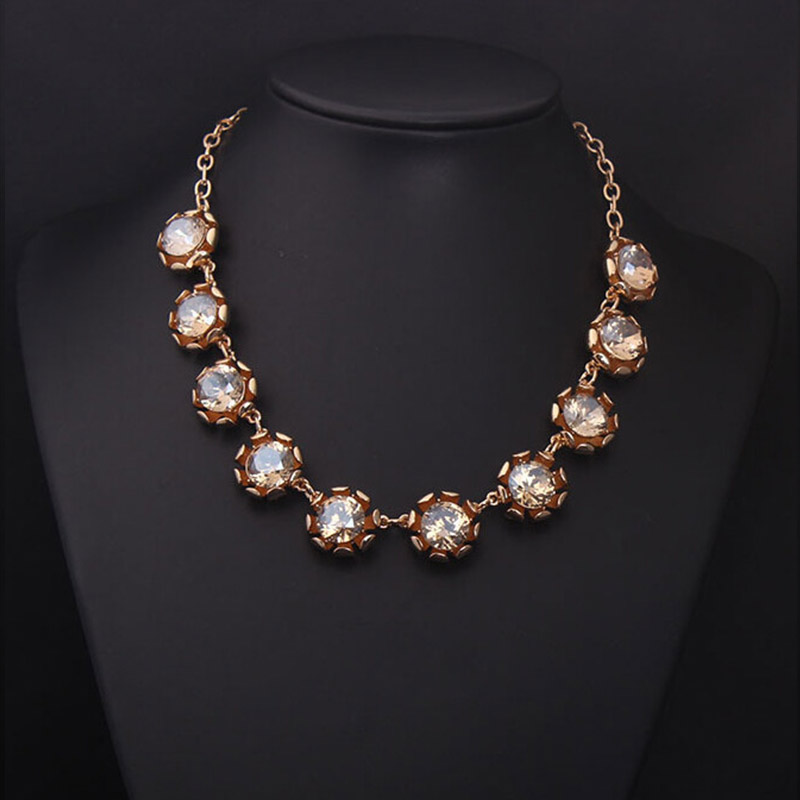 Women Accessories Dubai - New Luxury Crystal Necklace for Women