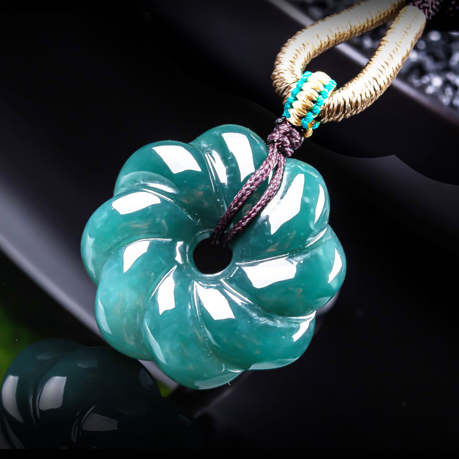 Natural Burmese Jadeite Flower - Women'S Accessories recension och pris