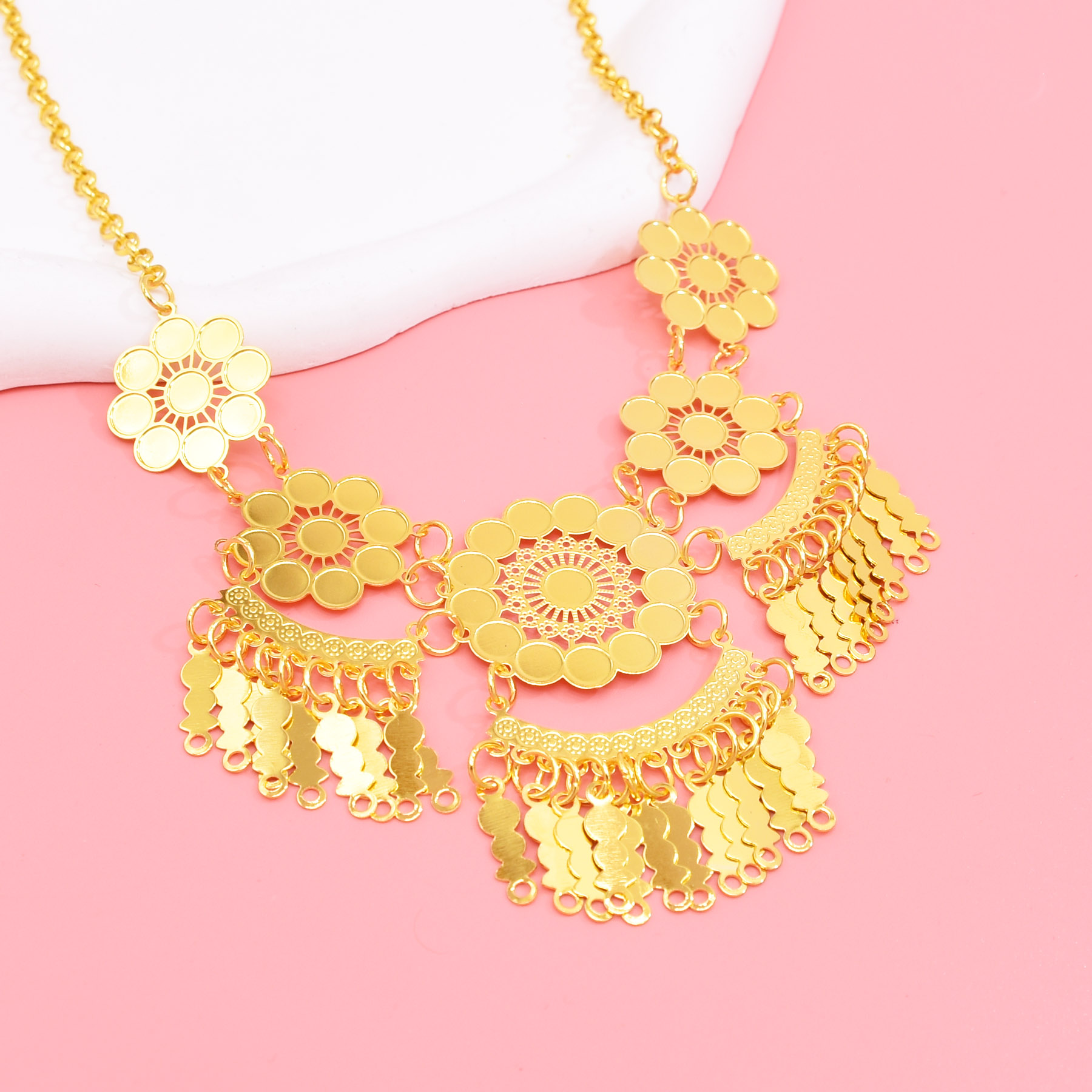 Hollow Carving Flower Pendants - Women Accessories Dubai recension och pris