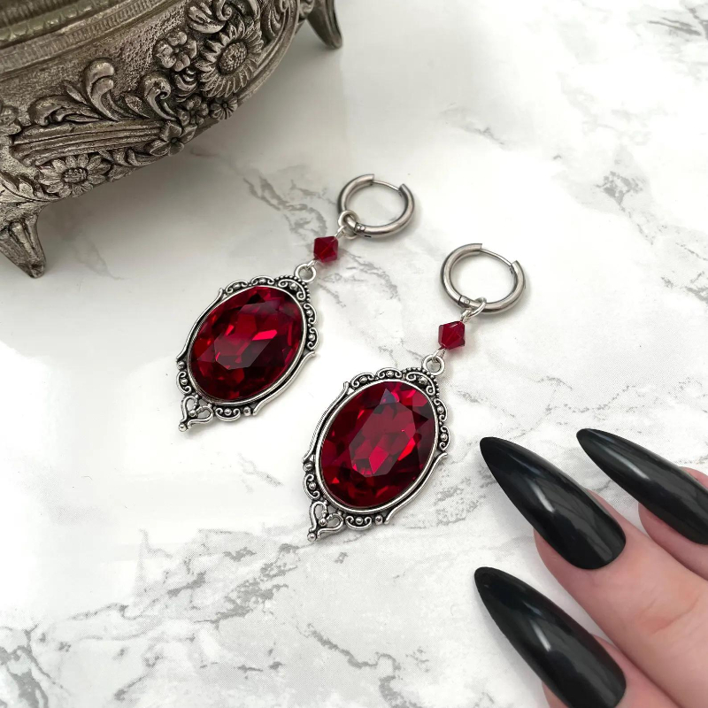 Vampire Cameo Earrings, Gothic - Women'S Victorian Accessories recension och pris