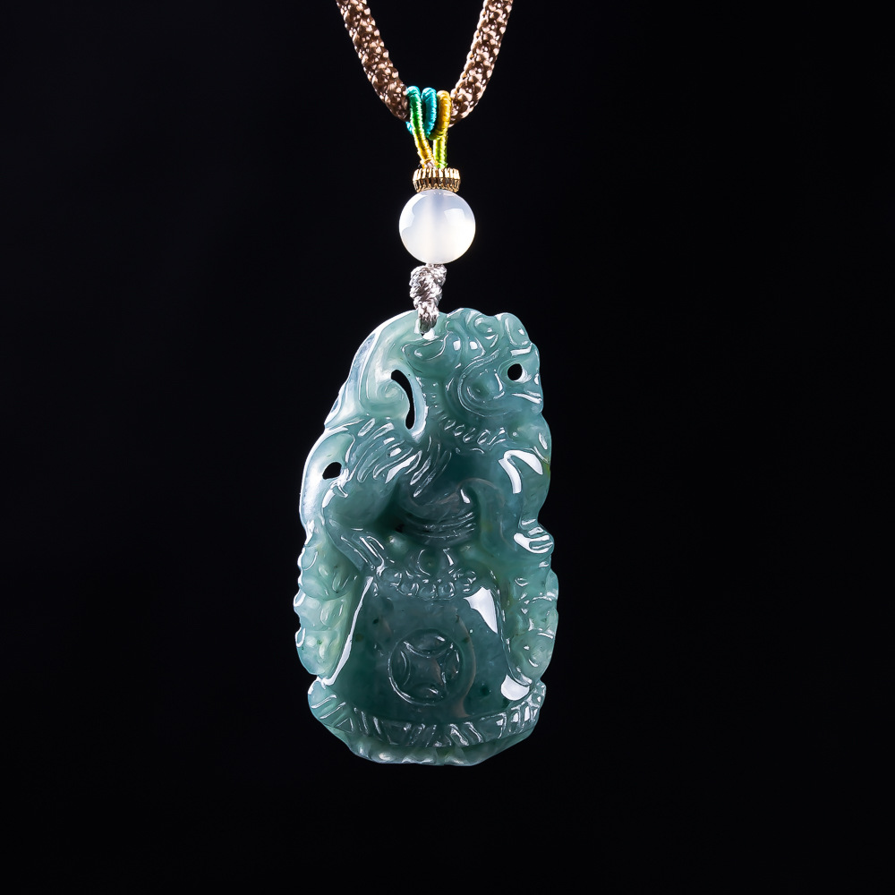Burmese Jadeite Pixiu Pendant  - Women'S Accessories recension och pris